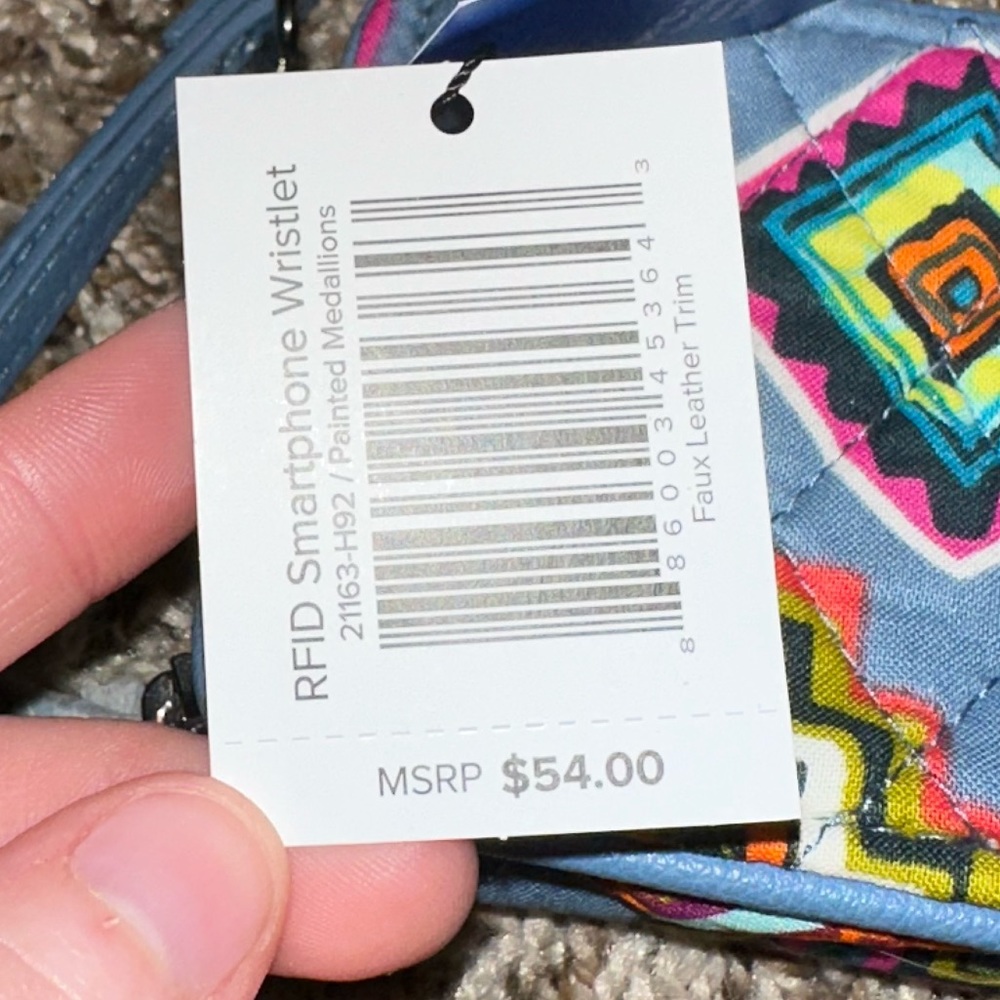 BNWOT Vera Bradley Smartphone Wristlet: “Painted Medallions” - Picture 3 of 16
